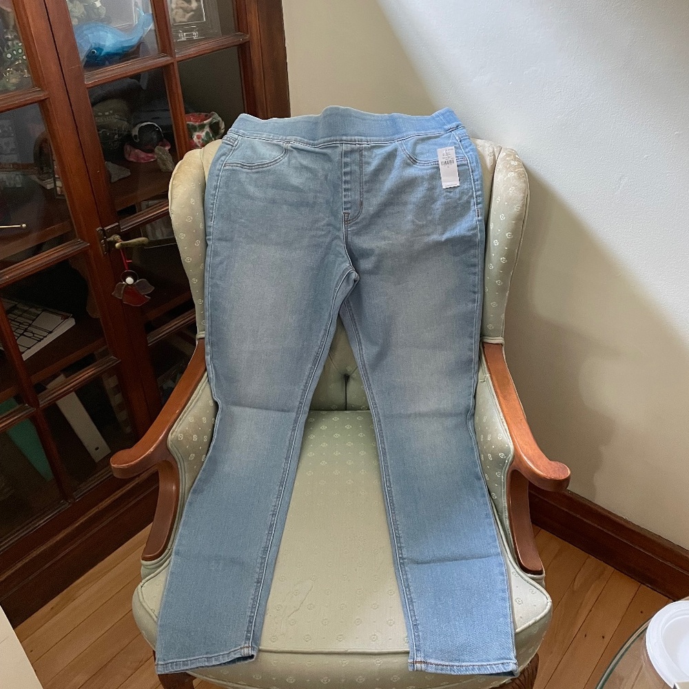 NWT Old Navy Rockstar Jeggings Sz 12